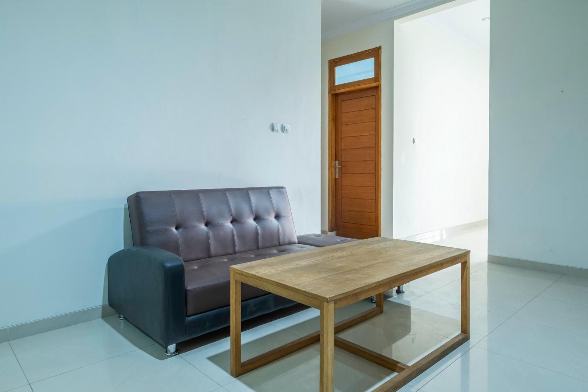 Hotel Oyo 2259 Zleepy Ks Tubun à Cirebon Extérieur photo