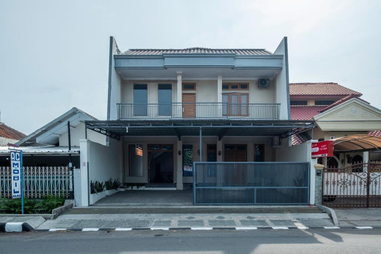 Hotel Oyo 2259 Zleepy Ks Tubun à Cirebon Extérieur photo