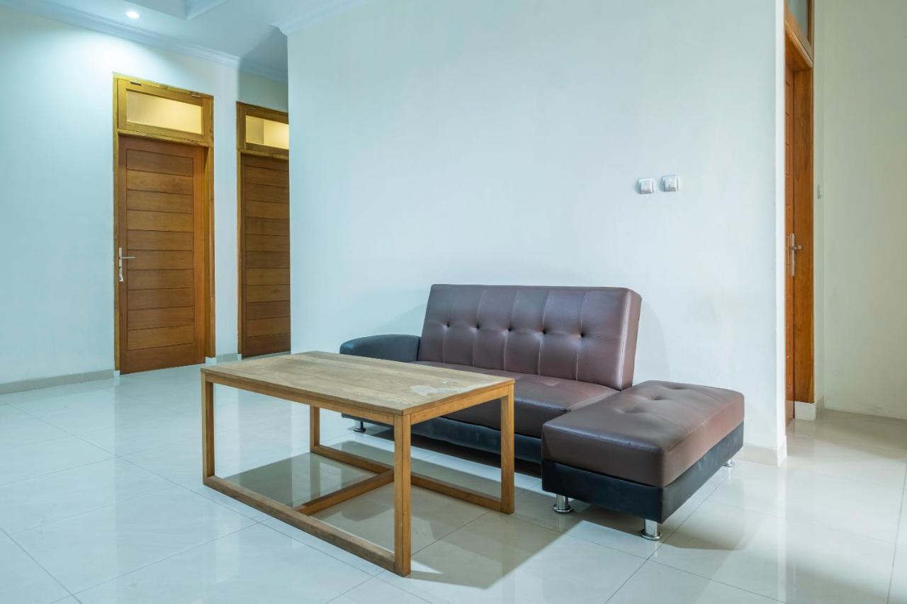 Hotel Oyo 2259 Zleepy Ks Tubun à Cirebon Extérieur photo