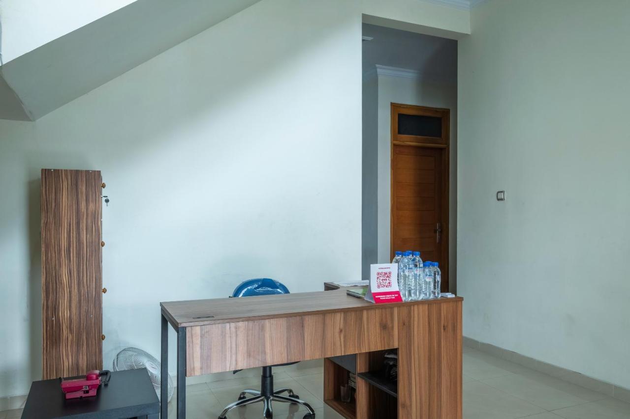 Hotel Oyo 2259 Zleepy Ks Tubun à Cirebon Extérieur photo